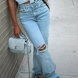 Distressed high waisted jeans